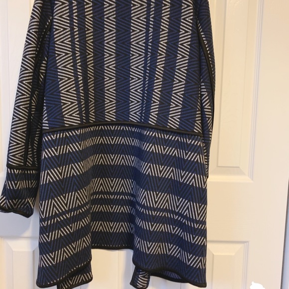 SOLD. Dana Buchman Tunic Blazer - Picture 3 of 7